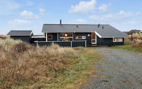 Frederikka - 350M from the Sea: Boligområde, Tag, Forstad, Indkørsel, Estate, Skorsten