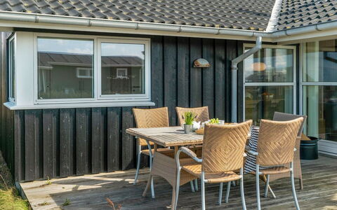 Esma - 150M from the Sea: Hus, Hjem, Tag, Sommerhus, Estate, Landscaping, Garden Bygninger, Sidespor, Stuehus