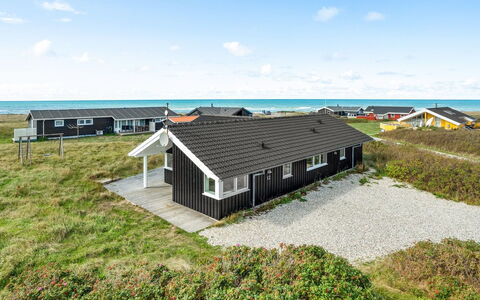 Esma - 150M from the Sea: Sommerhus, Hytte