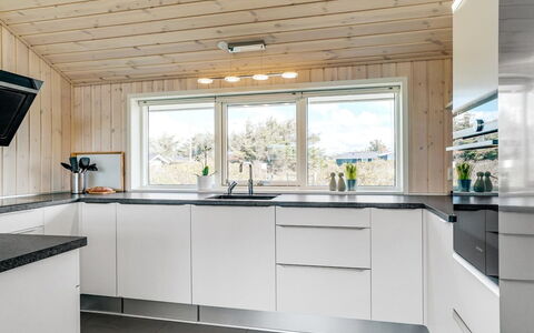 Esma - 150M from the Sea: Køkken, Træ, Countertop, Køkken Apparat, Gulvbelægning, Loft, Indretning, Cabinetry, Større Bandage, Hjem