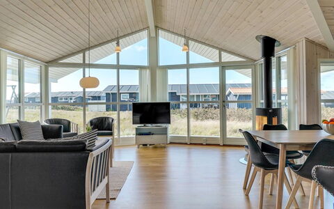 Esma - 150M from the Sea: Træ, Loft, Hjem, Veranda, Dør, Sommerhus, Skygge, Sidespor, Hårdttræ, Bejdse