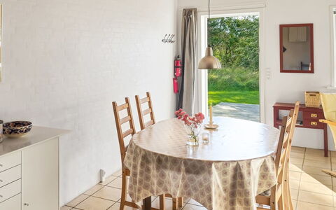 Elef - 2.0Km from the Sea: Hus, Hjem, Boligområde, Tag, Sommerhus, Land Lot, Estate, Gård, Have, Sidespor