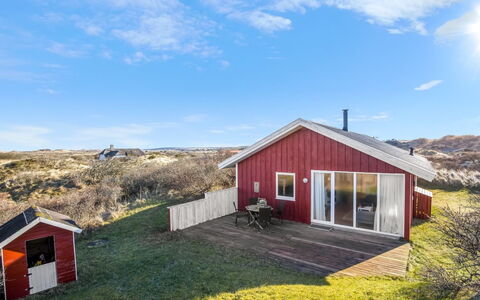 Stella - 700M from the Sea: Træ, Tag, Arkitektur, Hjem, Hus, Sommerhus, Sidespor, Hårdttræ, Hældning, Estate