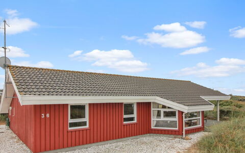 Gamal - 400M from the Sea: Møbel, Indretning, Gulvbelægning, Træ, Etage, Loft, Trægulve, Stol, Bord, Belysning
