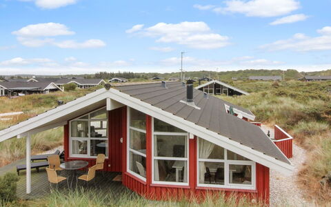 Gamal - 400M from the Sea: Møbel, Indretning, Gulvbelægning, Træ, Etage, Loft, Trægulve, Stol, Bord, Belysning