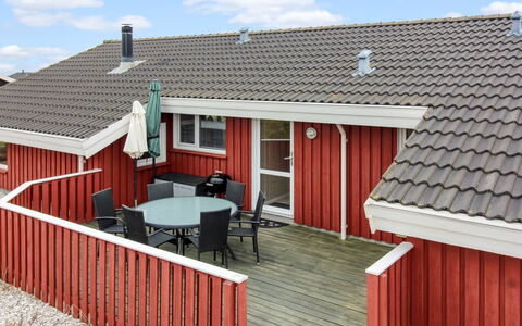 Gamal - 400M from the Sea: Møbel, Indretning, Gulvbelægning, Træ, Etage, Loft, Trægulve, Stol, Bord, Belysning