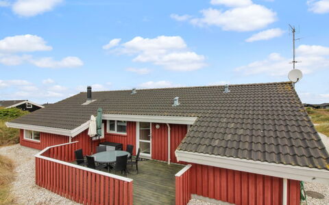Gamal - 400M from the Sea: Møbel, Indretning, Gulvbelægning, Træ, Etage, Loft, Trægulve, Stol, Bord, Belysning
