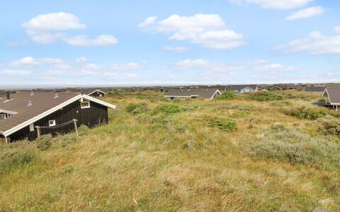 Gamal - 400M from the Sea: Møbel, Indretning, Gulvbelægning, Træ, Etage, Loft, Trægulve, Stol, Bord, Belysning