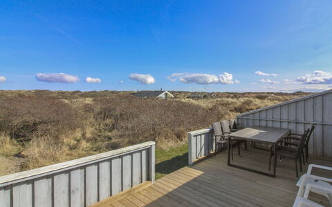 Styrman - 600M from the Sea: Møbel, Indretning, Gulvbelægning, Træ, Etage, Loft, Trægulve, Stol, Bord, Belysning