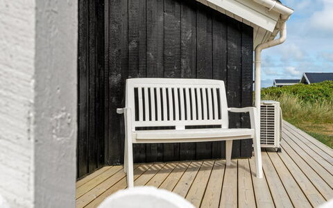 Fanni - 460M from the Sea: Møbel, Indretning, Gulvbelægning, Træ, Etage, Loft, Trægulve, Stol, Bord, Belysning