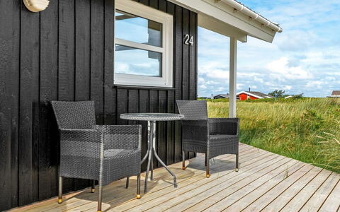 Fanni - 460M from the Sea: Møbel, Indretning, Gulvbelægning, Træ, Etage, Loft, Trægulve, Stol, Bord, Belysning