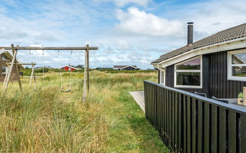Fanni - 460M from the Sea: Møbel, Indretning, Gulvbelægning, Træ, Etage, Loft, Trægulve, Stol, Bord, Belysning