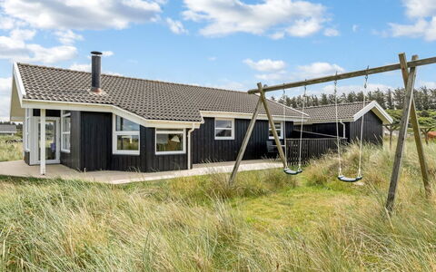 Fanni - 460M from the Sea: Møbel, Indretning, Gulvbelægning, Træ, Etage, Loft, Trægulve, Stol, Bord, Belysning