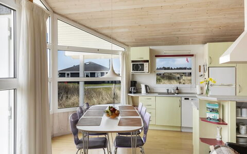 Fanni - 460M from the Sea: Hjem, Indretning, Hus, Loft, Etage, Dør, Sommerhus, Stol, Stue