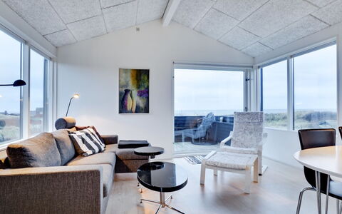 Skade - 75M from the Sea: Hus, Hjem, Dør, Tag, Sommerhus, Estate, Have, Skygge, Sidespor, Gård