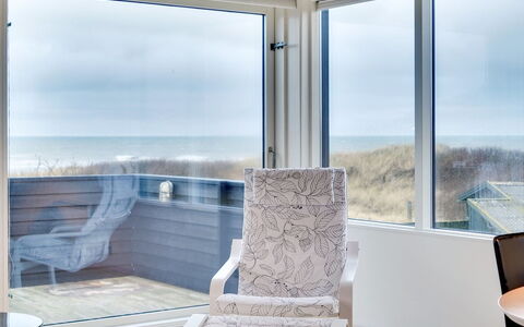 Skade - 75M from the Sea: Hus, Hjem, Dør, Tag, Sommerhus, Estate, Have, Skygge, Sidespor, Gård