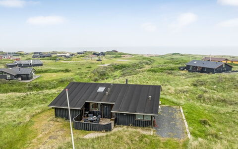 Yma - 200M from the Sea: Hus, Hjem, Sommerhus, Estate, Gård, Stuehus, Sidespor, Garden Bygninger, Veranda