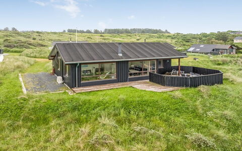 Yma - 200M from the Sea: Loft, Gulvbelægning, Indretning, Etage, Kompositmateriale, Møbel, Udvej, Hotel, Design, Dagslys