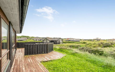 Yma - 200M from the Sea: Loft, Gulvbelægning, Indretning, Etage, Kompositmateriale, Møbel, Udvej, Hotel, Design, Dagslys