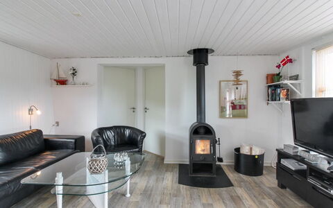 Grubbe - 600M from the Sea: Tag, Hus, Land Lot, Hjem, Sommerhus, Estate, Garden Bygninger, Skygge, Bjælkehytte, Landscaping