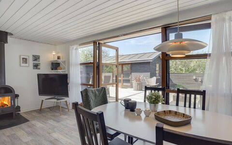 Grubbe - 600M from the Sea: Gulvbelægning, Etage, Loft, Indretning, Countertop, Køkken, Cabinetry, Værelse, Større Bandage, Lysarmatur