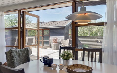 Grubbe - 600M from the Sea: Gulvbelægning, Etage, Loft, Indretning, Countertop, Køkken, Cabinetry, Værelse, Større Bandage, Lysarmatur