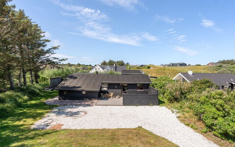 Grubbe - 600M from the Sea: Tag, Hus, Land Lot, Hjem, Sommerhus, Estate, Garden Bygninger, Skygge, Bjælkehytte, Landscaping