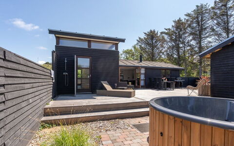 Grubbe - 600M from the Sea: Tag, Hus, Land Lot, Hjem, Sommerhus, Estate, Garden Bygninger, Skygge, Bjælkehytte, Landscaping