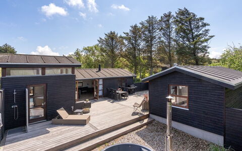 Grubbe - 600M from the Sea: Tag, Hus, Land Lot, Hjem, Sommerhus, Estate, Garden Bygninger, Skygge, Bjælkehytte, Landscaping