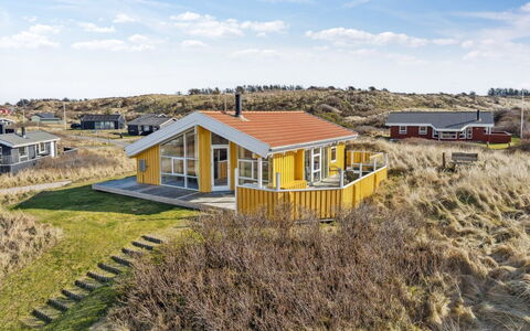 Bjarni - 239M from the Sea: Hus, Hjem, Dør, Tag, Sommerhus, Estate, Have, Skygge, Sidespor, Gård