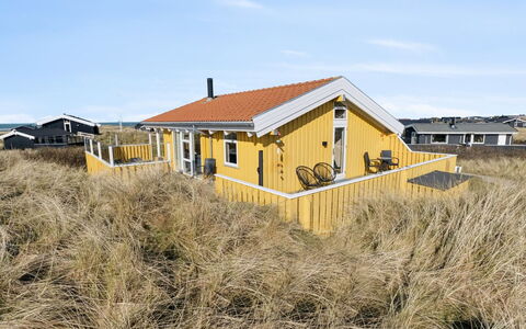 Bjarni - 239M from the Sea: Hus, Hjem, Dør, Tag, Sommerhus, Estate, Have, Skygge, Sidespor, Gård