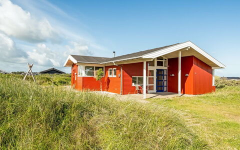 Jolanta - 250M from the Sea: Svømmepøl, Udendørs Møbler, Møbel, Udvej, Flise, Eco Hotel, Skygge, Stol, Fritid, Estate
