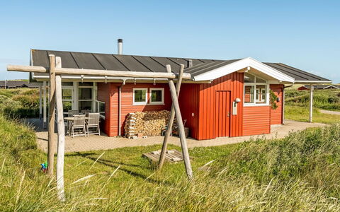 Jolanta - 250M from the Sea: Svømmepøl, Udendørs Møbler, Møbel, Udvej, Flise, Eco Hotel, Skygge, Stol, Fritid, Estate