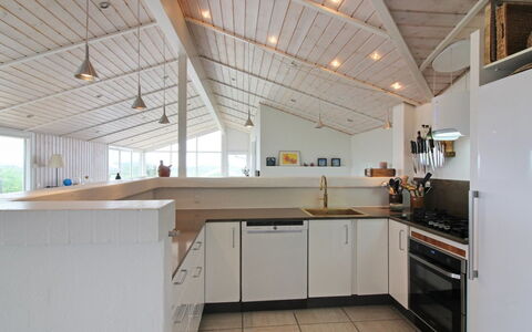 Aella - 150M from the Sea: Gulvbelægning, Indretning, Loft, Træ, Køkken, Etage, Countertop, Møbel, Lysarmatur, Cabinetry
