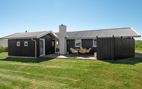 Aella - 150M from the Sea: Bygning, Tag, Hus, Hjem, Sommerhus, Arkitektur, Sidespor, Dør, Land Lot, Landdistrikt