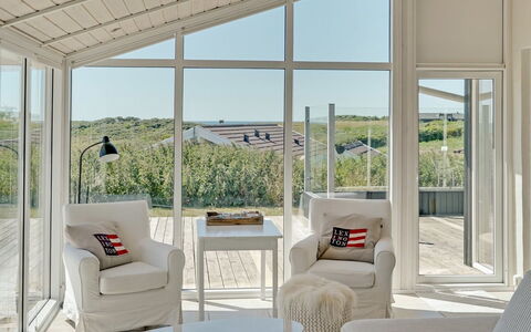 Aella - 150M from the Sea: Møbel, Indretning, Loft, Etage, Stol, Couch, Gulvbelægning, Stue, Hjem, Bord