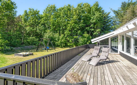 Harriet - 800M from the Sea: Træ, Kompositmateriale, Hårdttræ, Planke, Dæk, Skygge, Veranda, Design, Walkway, Boardwalk