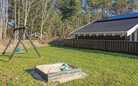 Harriet - 800M from the Sea: Have, Lawn, Skygge, Backyard, Garden Bygninger, Gård, Landscaping, Parkere, Skur, Stuehus