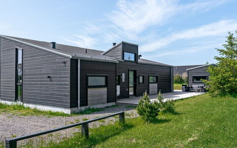 Marielouise - 900M from the Sea: Træ, Tag, Hus, Sommerhus, Dør, Hjem, Sidespor, Land Lot, Garden Bygninger, Skur