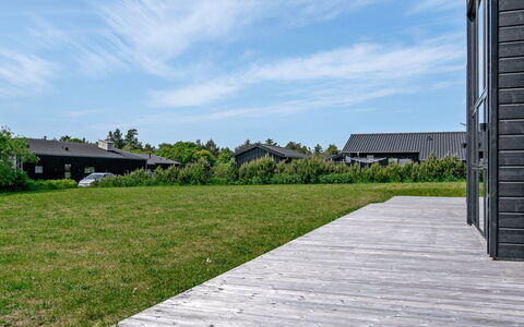 Marielouise - 900M from the Sea: Træ, Tag, Hus, Sommerhus, Dør, Hjem, Sidespor, Land Lot, Garden Bygninger, Skur
