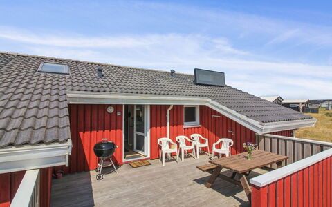 Asta - 85M from the Sea: Møbel, Indretning, Gulvbelægning, Træ, Etage, Loft, Trægulve, Stol, Bord, Belysning