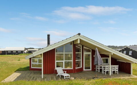 Asta - 85M from the Sea: Møbel, Indretning, Gulvbelægning, Træ, Etage, Loft, Trægulve, Stol, Bord, Belysning
