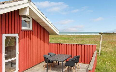 Asta - 85M from the Sea: Møbel, Indretning, Gulvbelægning, Træ, Etage, Loft, Trægulve, Stol, Bord, Belysning
