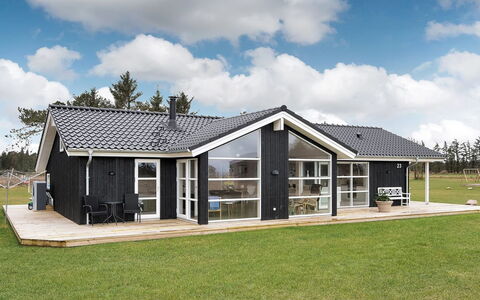Engelina - 1.3Km from the Sea: Græs, Hus, Tag, Hjem, Sommerhus, Busk, Land Lot, Landdistrikt, Stuehus, Bunddække