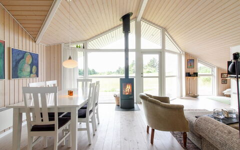 Bengt - 1Km from the Sea: Træ, Møbel, Lejlighed, Værelse, Loft, Bejdse, Stol, Hårdttræ, Klarlak, Tømmer