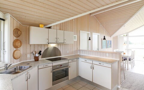 Bengt - 1Km from the Sea: Træ, Møbel, Lejlighed, Værelse, Loft, Bejdse, Stol, Hårdttræ, Klarlak, Tømmer