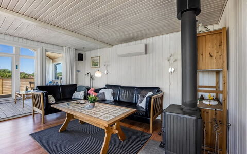 Olla - 300M from the Sea: Svømmepøl, Udendørs Møbler, Møbel, Udvej, Flise, Eco Hotel, Skygge, Stol, Fritid, Estate