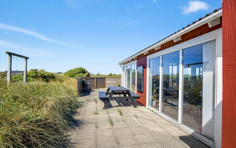 Olla - 300M from the Sea: Svømmepøl, Udendørs Møbler, Møbel, Udvej, Flise, Eco Hotel, Skygge, Stol, Fritid, Estate