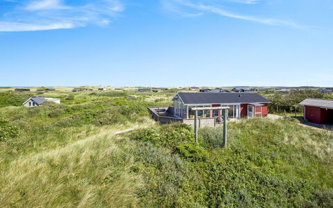Olla - 300M from the Sea: Tag, Sommerhus, Hjem, Skygge, Sidespor, Stuehus, Veranda, Udendørs Struktur, Garden Bygninger