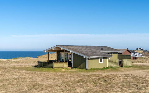 Asger - 50M from the Sea: Indretning, Loft, Lejlighed, Gulvbelægning, Møbel, Etage, Værelse, Belysning, Hjem, Couch